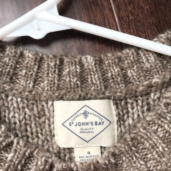 3 Like new sweaters from various brands! - Picture 6 of 6